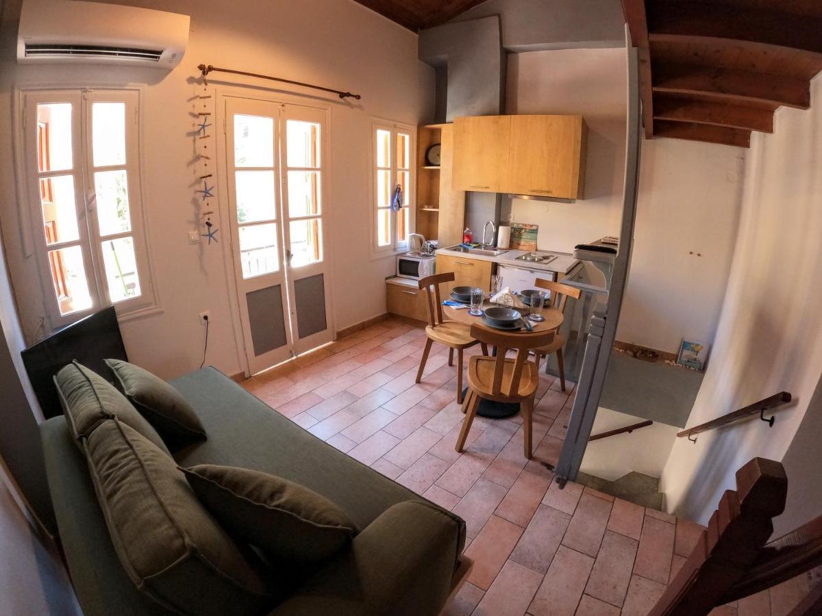 Cozy Apartments In Symi Center Exterior foto